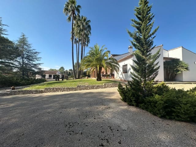 6 makuuhuone Huvila myytävänä paikassa Ontinyent mukana uima-altaan 
autotalli - 720 000 € (Ref: 9421898)