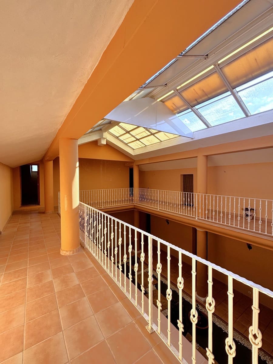 6 bedroom Villa for sale in Ontinyent with pool garage - € 820,000 (Ref: 9421899)