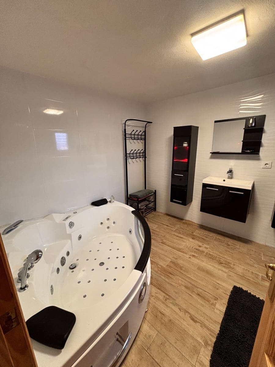 6 bedroom Villa for sale in Ontinyent with pool garage - € 820,000 (Ref: 9421899)