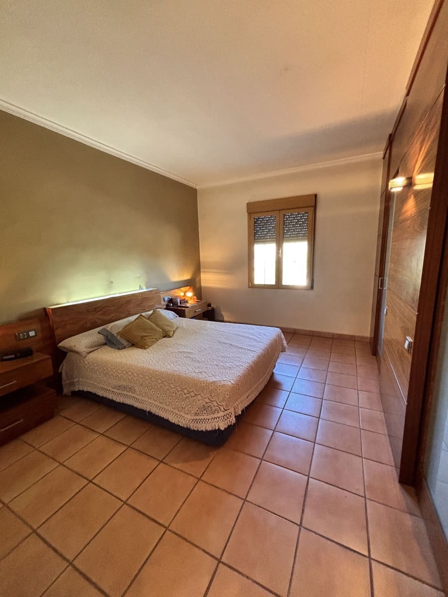 6 bedroom Villa for sale in Ontinyent with pool garage - € 820,000 (Ref: 9421899)