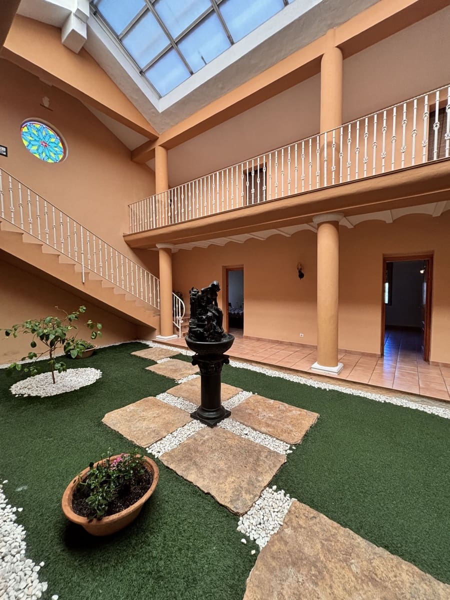 6 bedroom Villa for sale in Ontinyent with pool garage - € 820,000 (Ref: 9421899)