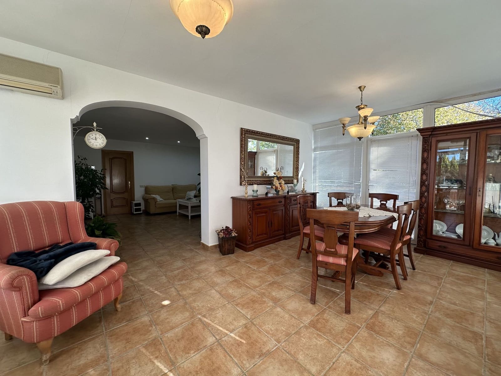 4 slaapkamer Villa te koop in Ontinyent met zwembad garage - € 340.000 (Ref: 9451652)