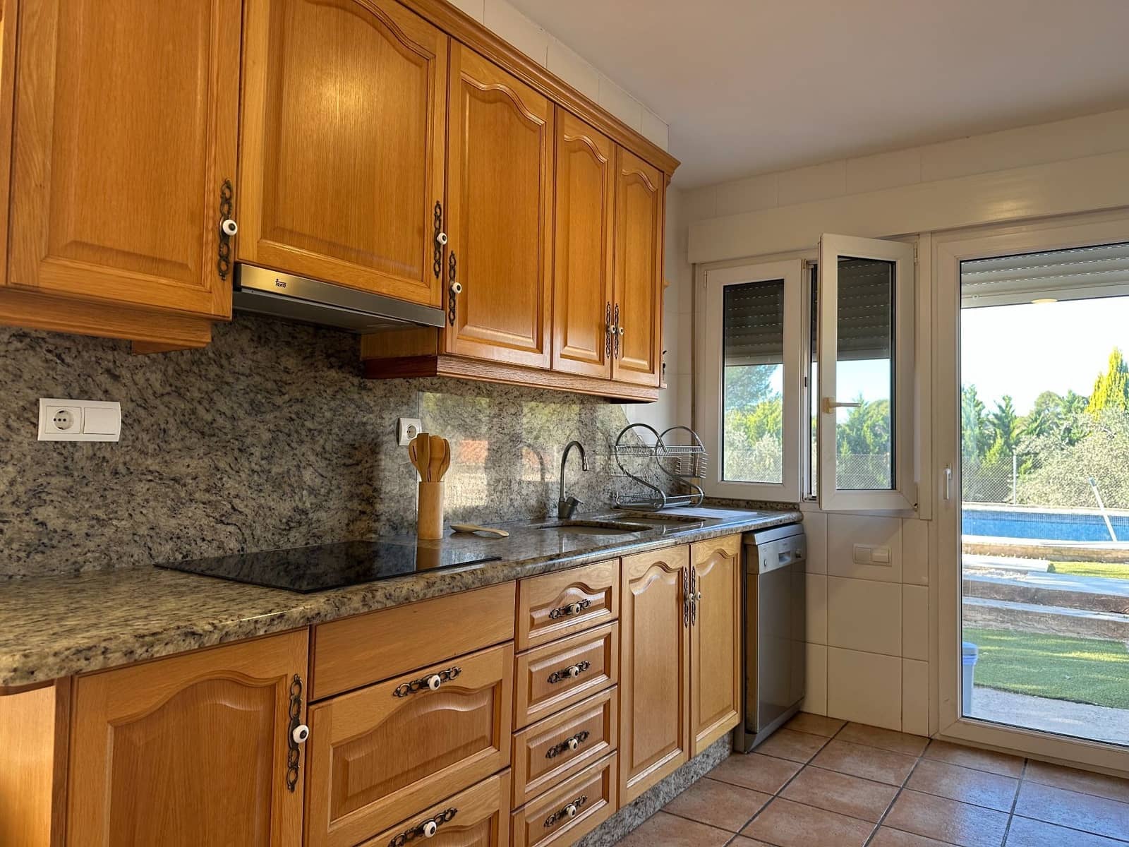 4 slaapkamer Villa te koop in Ontinyent met zwembad garage - € 340.000 (Ref: 9451652)