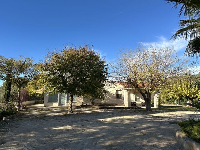 4 slaapkamer Villa te koop in Ontinyent met zwembad garage - € 340.000 (Ref: 9451652)