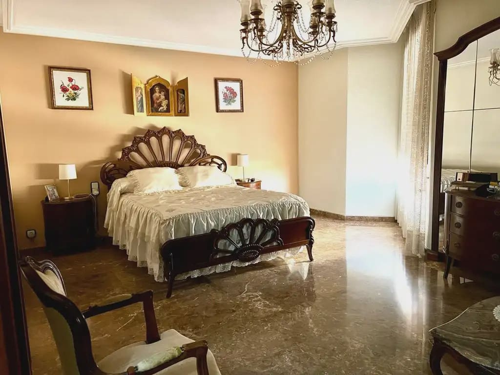 8 bedroom Flat for sale in Elche / Elx - € 799,000 (Ref: 10130315)