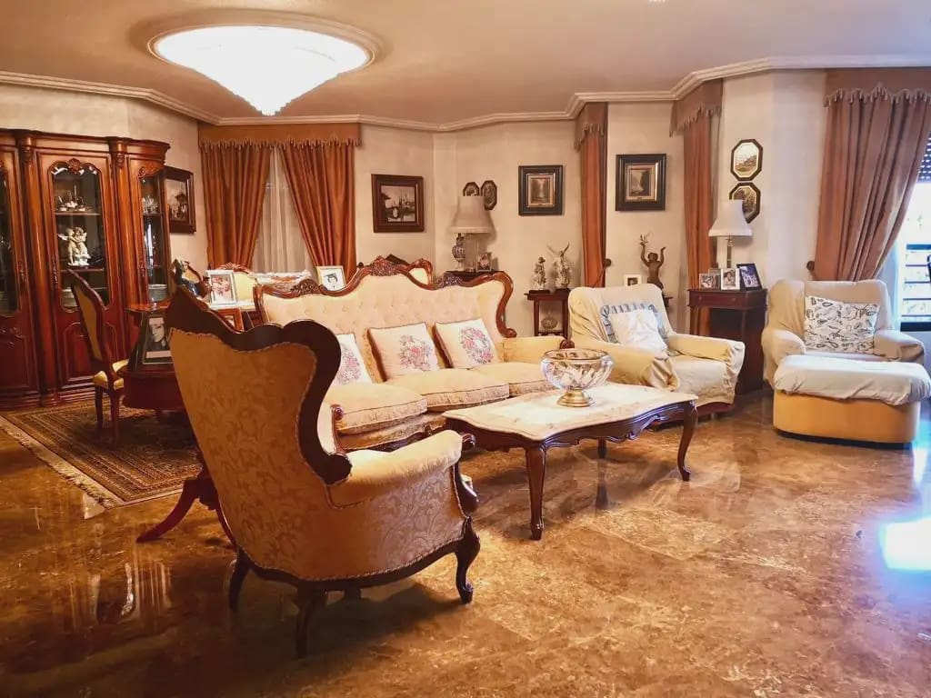 8 bedroom Flat for sale in Elche / Elx - € 799,000 (Ref: 10130315)