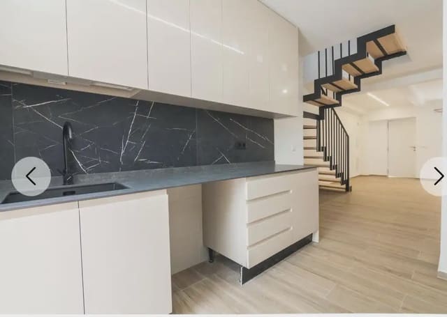 3 slaapkamer Rijtjeshuis te koop in El Raval - Portes Encarnades, Elche / Elx - € 349.000 (Ref: 10130328)