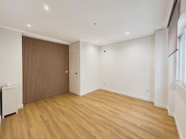 Komercyjne do wynajęcia w Carrús Oest - El Toscar, Elche / Elx - 350 € (Ref: 10130342)