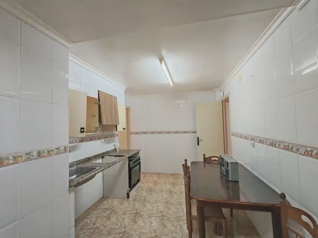 4 bedroom Flat for sale in Carrús Est - Camí dels Magros, Elche / Elx - € 112,000 (Ref: 10130346)