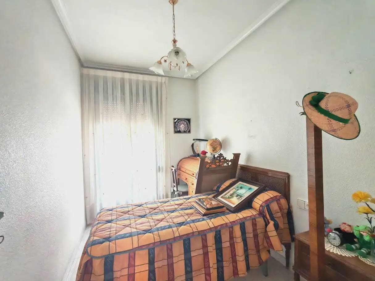 Adosado de 4 habitaciones en Elche / Elx en venta - 265.000 € (Ref: 10130356)