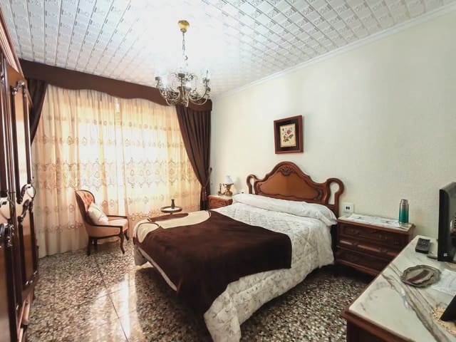 4 bedroom Flat for sale in Centro, Elche / Elx - € 275,500 (Ref: 10130357)