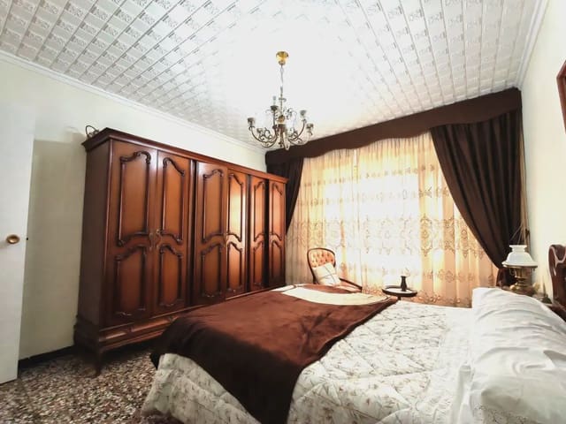 4 bedroom Flat for sale in Centro, Elche / Elx - € 275,500 (Ref: 10130357)