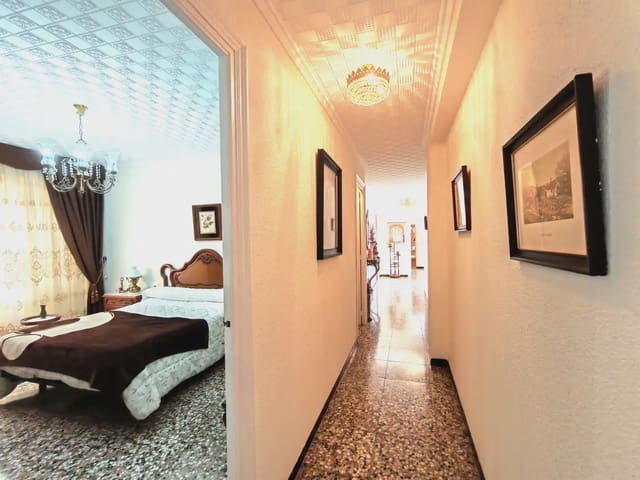 4 bedroom Flat for sale in Centro, Elche / Elx - € 275,500 (Ref: 10130357)