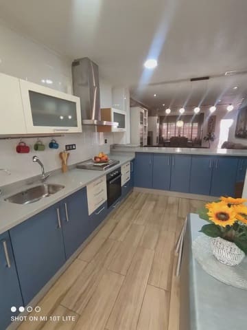 4 slaapkamer Rijtjeshuis te koop in Ciutat Universitària, Elche / Elx met zwembad garage - € 520.000 (Ref: 10130359)