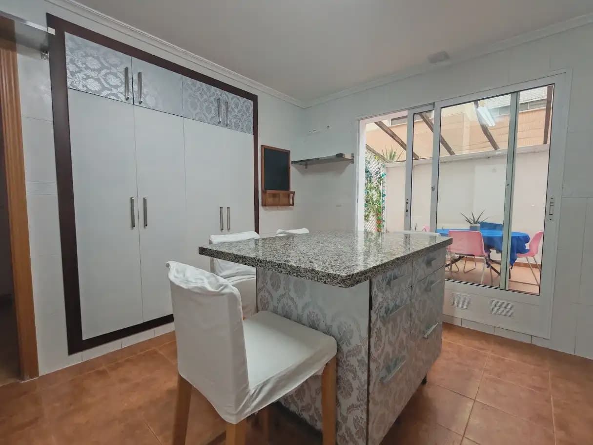 4 bedroom Terraced Villa for rent in Aspe with garage - € 1,000 (Ref: 10130362)