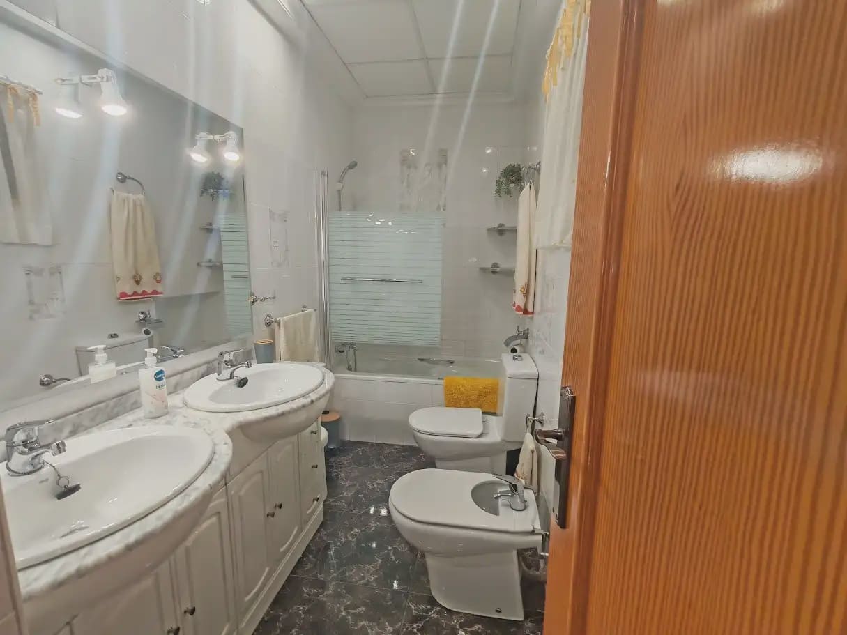 3 sovrum Lägenhet att hyra i Elche / Elx - 1 150 € (Ref: 10130366)