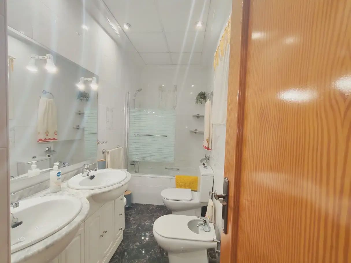 3 sovrum Lägenhet att hyra i Elche / Elx - 1 150 € (Ref: 10130366)