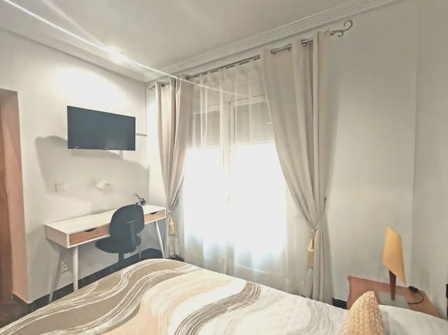 3 sovrum Lägenhet att hyra i Centro, Elche / Elx - 1 150 € (Ref: 10130366)