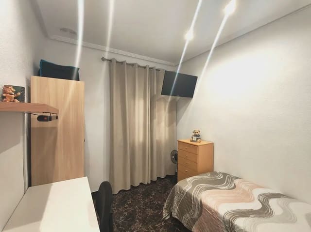 3 sovrum Lägenhet att hyra i Centro, Elche / Elx - 1 150 € (Ref: 10130366)