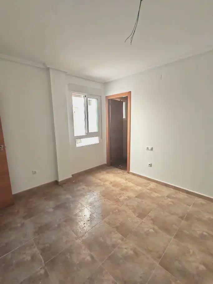 3 soveværelse Lejlighed til salg i Elche / Elx - € 150.000 (Ref: 10145337)
