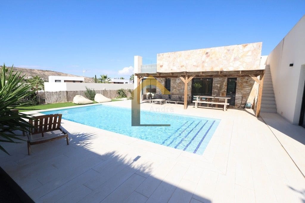 3 quarto Moradia para venda em Algorfa com piscina garagem - 620 000 € (Ref: 10170220)