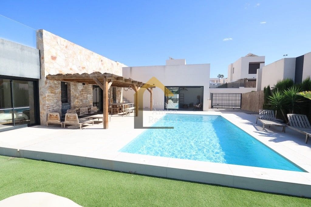 3 quarto Moradia para venda em Algorfa com piscina garagem - 620 000 € (Ref: 10170220)
