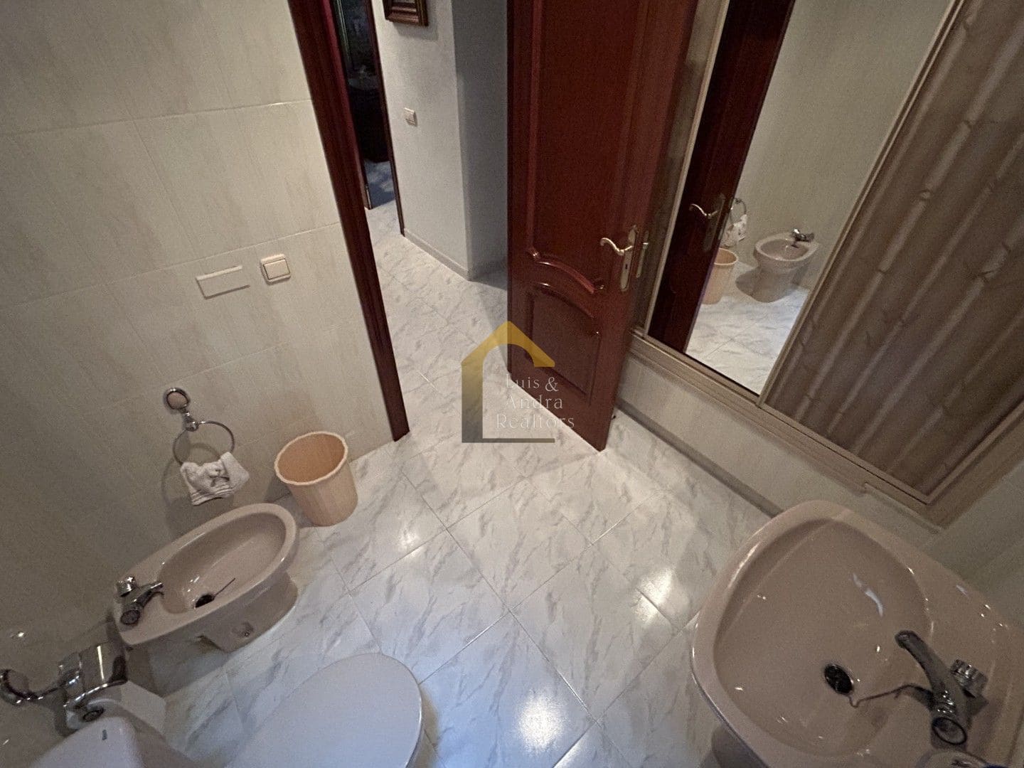5 bedroom Villa for sale in Cox with garage - € 270,000 (Ref: 9109958)