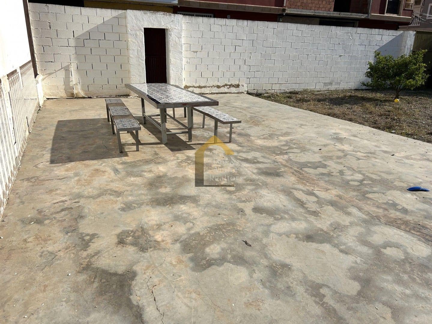 5 bedroom Villa for sale in Cox with garage - € 270,000 (Ref: 9109958)