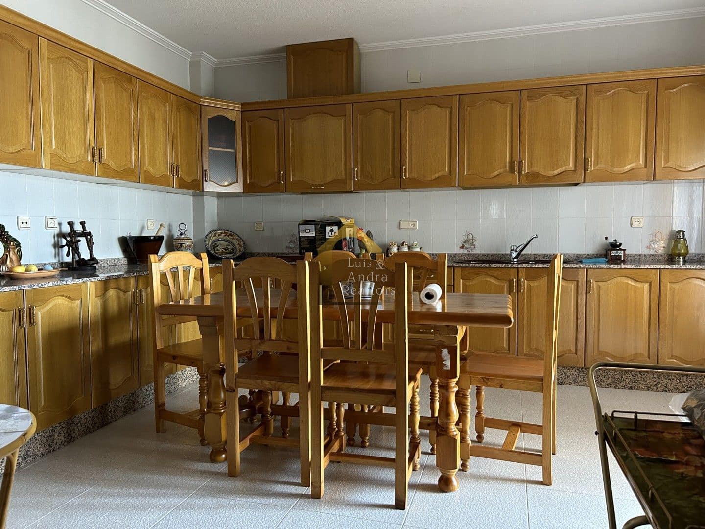5 bedroom Villa for sale in Cox with garage - € 270,000 (Ref: 9109958)