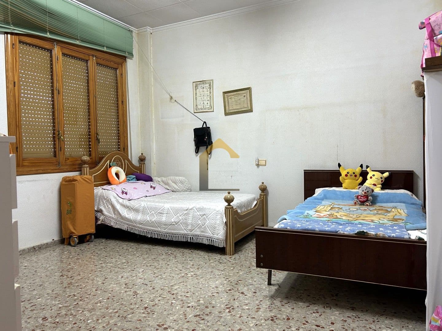 5 bedroom Villa for sale in Cox with garage - € 270,000 (Ref: 9109958)