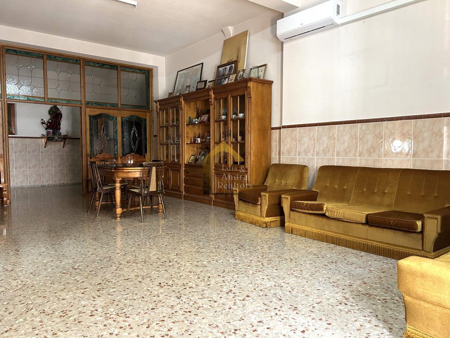 5 bedroom Villa for sale in Cox with garage - € 270,000 (Ref: 9109958)