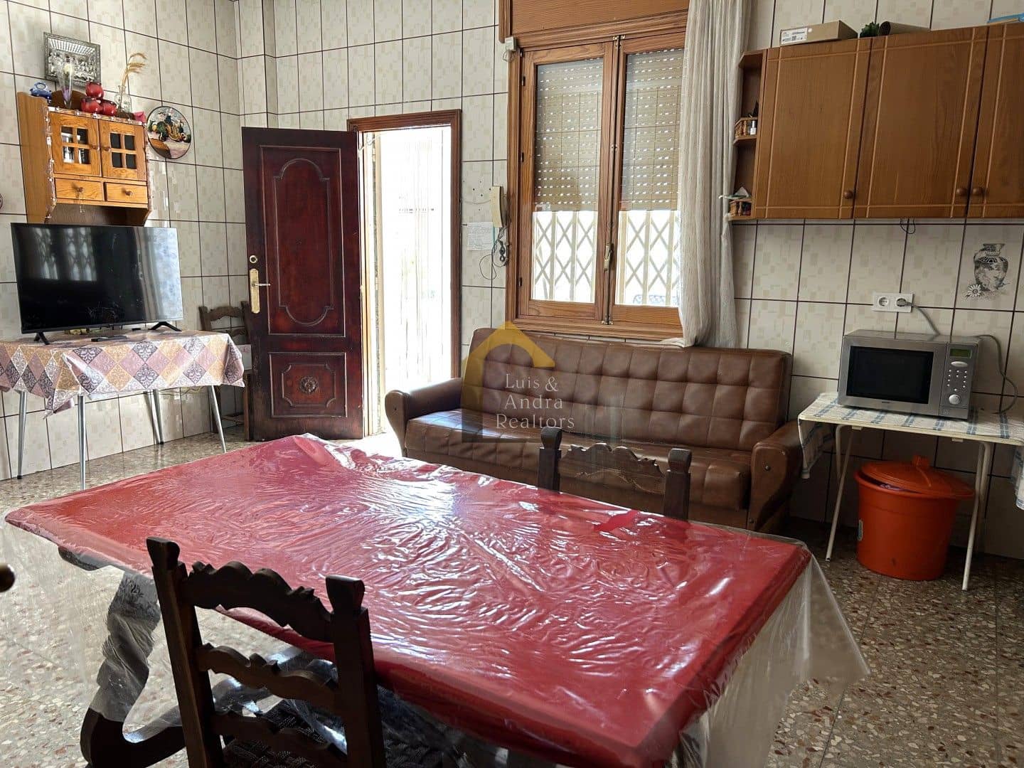 5 bedroom Villa for sale in Cox with garage - € 270,000 (Ref: 9109958)