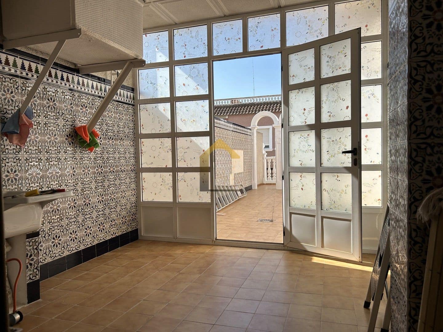 5 bedroom Villa for sale in Cox with garage - € 270,000 (Ref: 9109958)