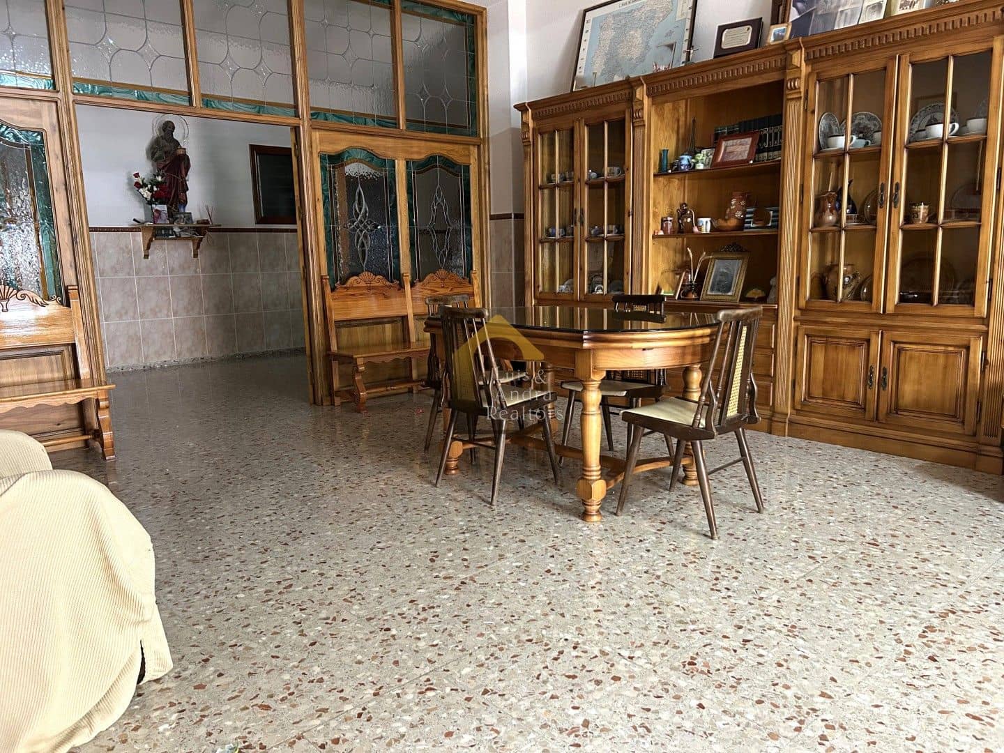 5 bedroom Villa for sale in Cox with garage - € 270,000 (Ref: 9109958)