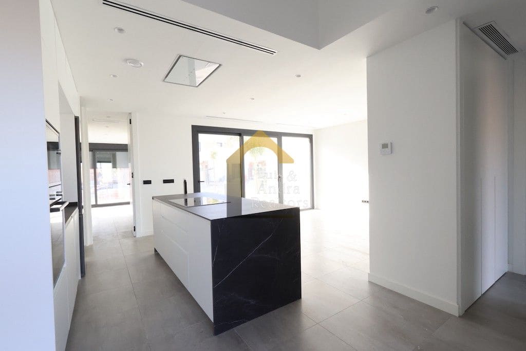 Chalet de 3 habitaciones en Torre-Pacheco en venta con piscina - 439.000 € (Ref: 9334268)