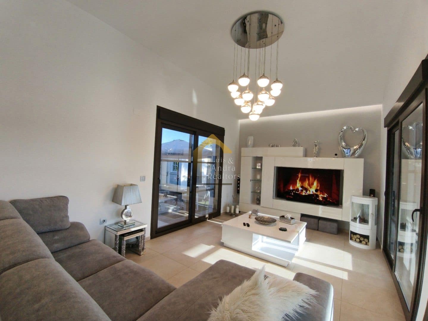 3 sovrum Villa till salu i Entre Naranjos med pool - 459 950 € (Ref: 9340451)