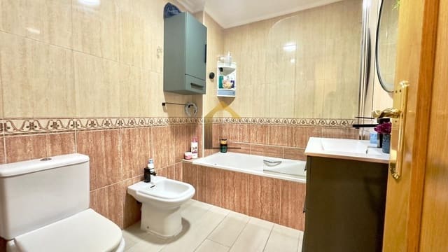 4 soveværelse Lejlighed til salg i Centro - Muelle Pesquero, Torrevieja med garage - € 259.900 (Ref: 9691491)