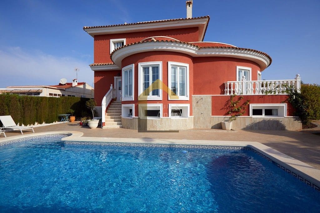 5 slaapkamer Villa te koop in Ciudad Quesada met zwembad - € 790.000 (Ref: 9691495)