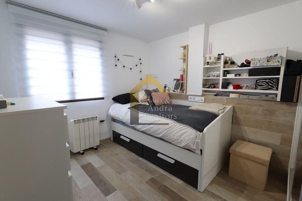 4 bedroom Flat for sale in Orihuela Costa - € 330,000 (Ref: 9714387)