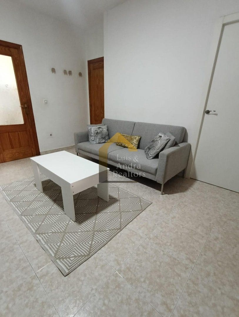 4 quarto Casa em Banda para venda em Torrevieja com garagem - 187 900 € (Ref: 9719362)