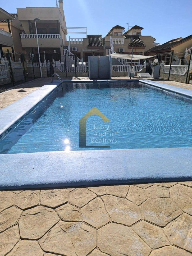 4 quarto Casa em Banda para venda em Torrevieja com garagem - 187 900 € (Ref: 9719362)