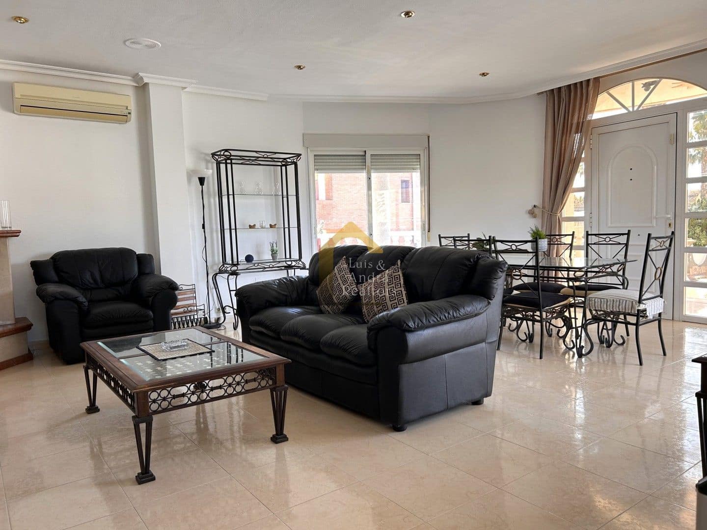 4 bedroom Villa for sale in Benferri with pool garage - € 279,000 (Ref: 9731565)