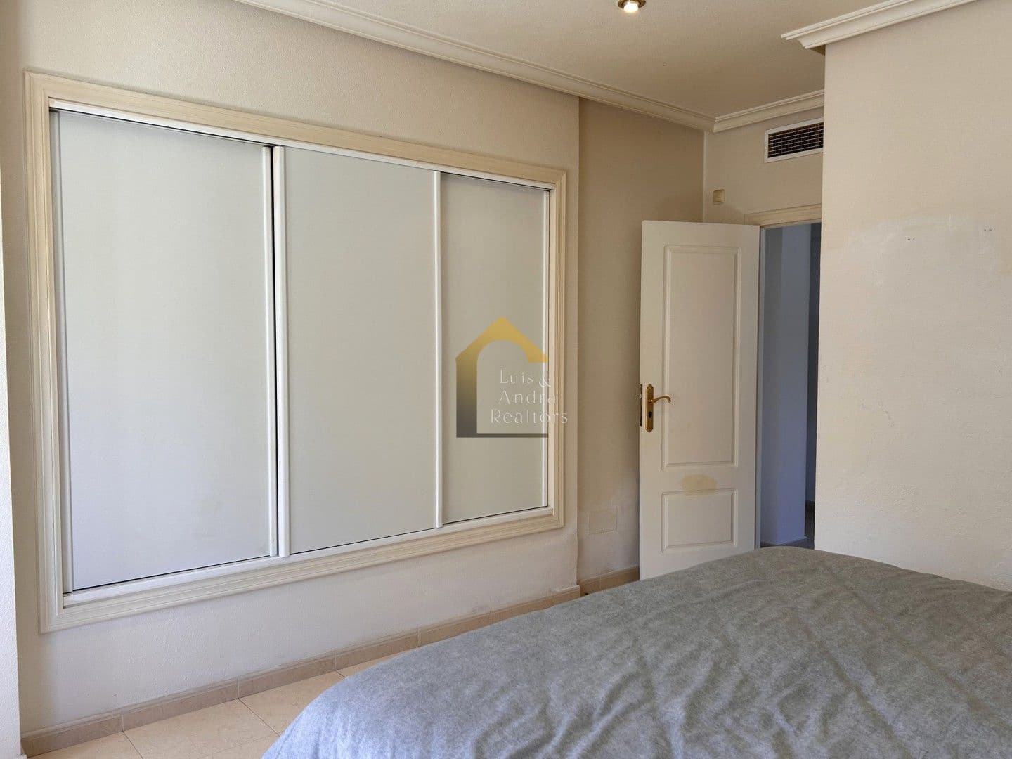 4 bedroom Villa for sale in Benferri with pool garage - € 279,000 (Ref: 9731565)