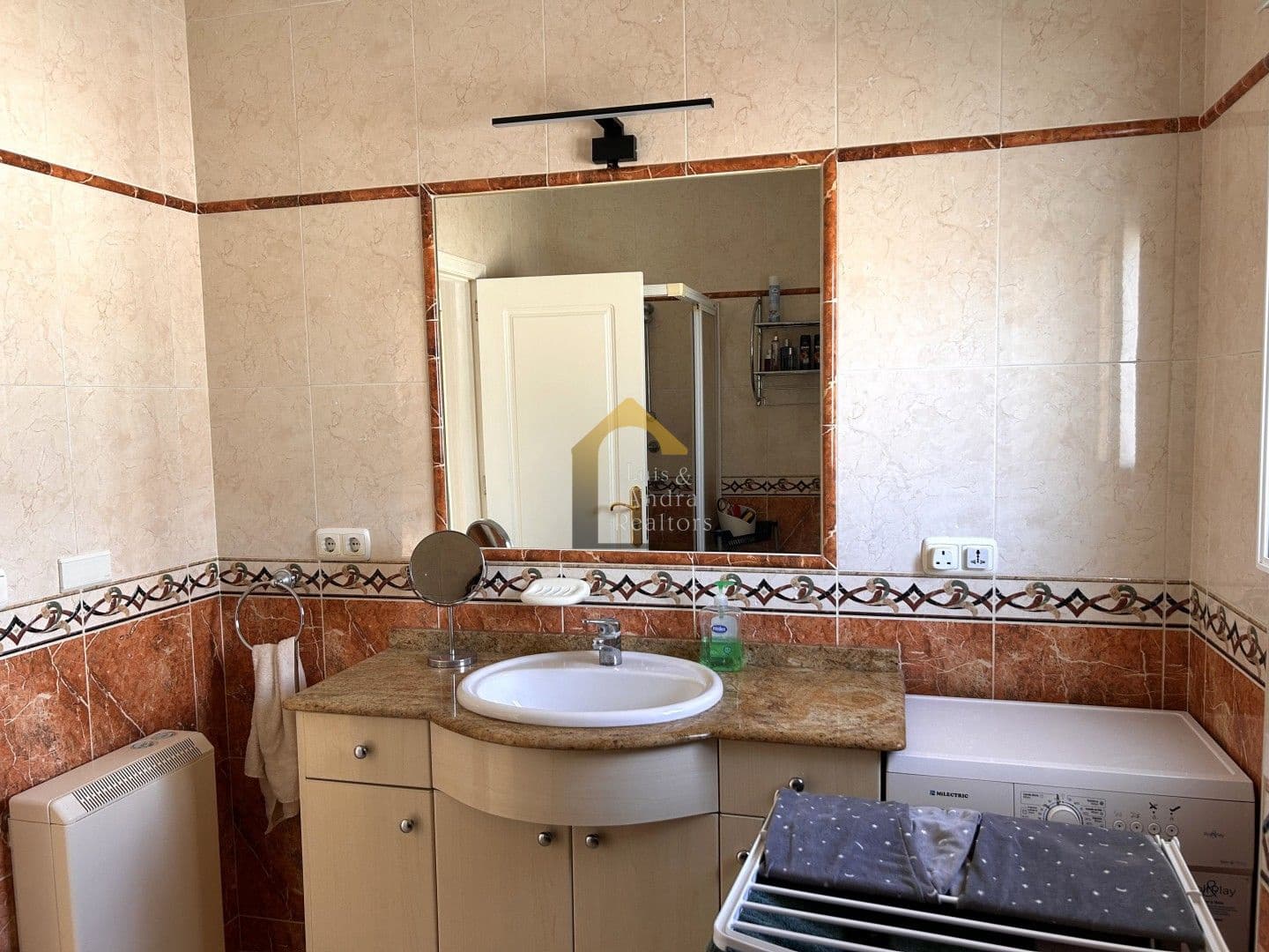 4 bedroom Villa for sale in Benferri with pool garage - € 279,000 (Ref: 9731565)