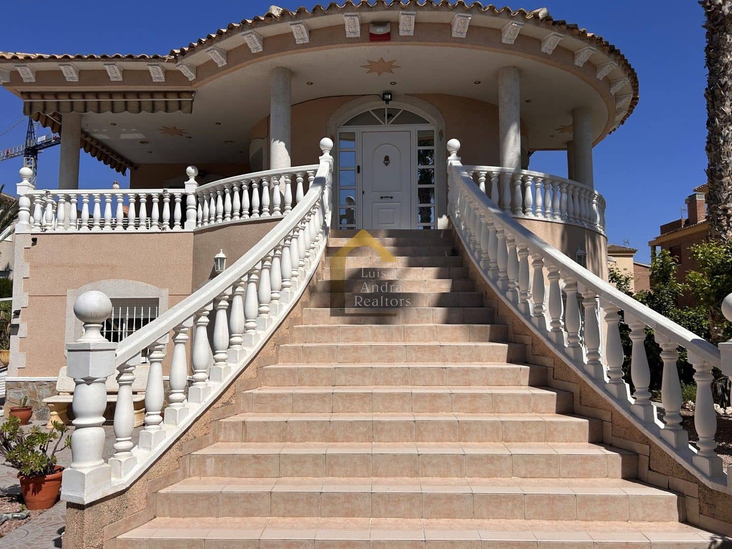 4 bedroom Villa for sale in Benferri with pool garage - € 279,000 (Ref: 9731565)