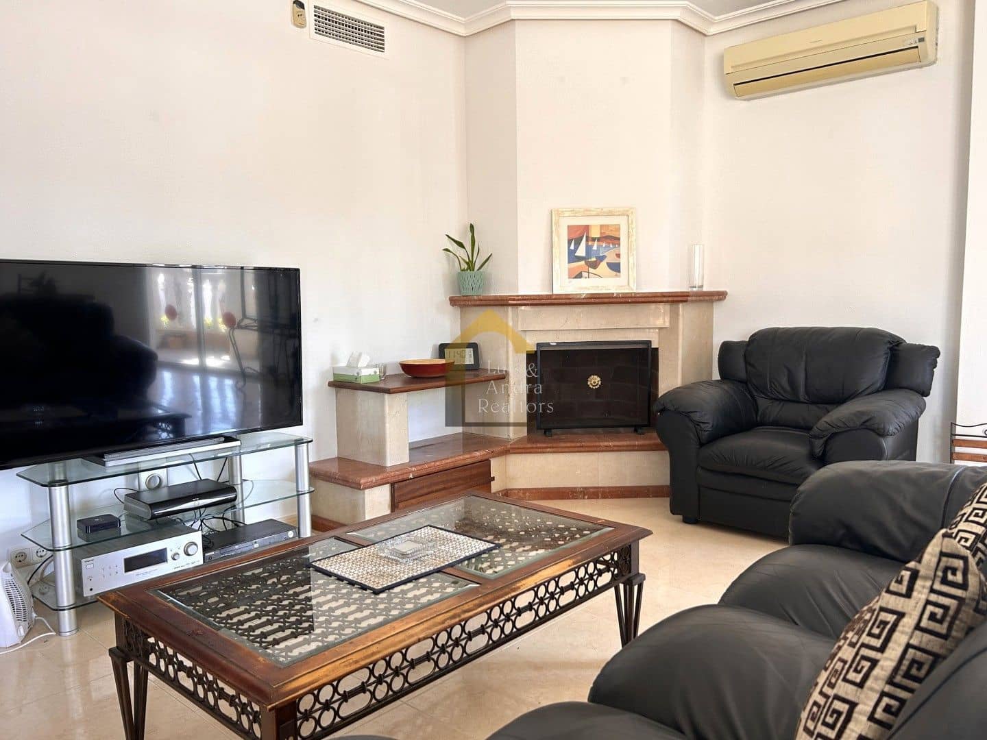 4 bedroom Villa for sale in Benferri with pool garage - € 279,000 (Ref: 9731565)