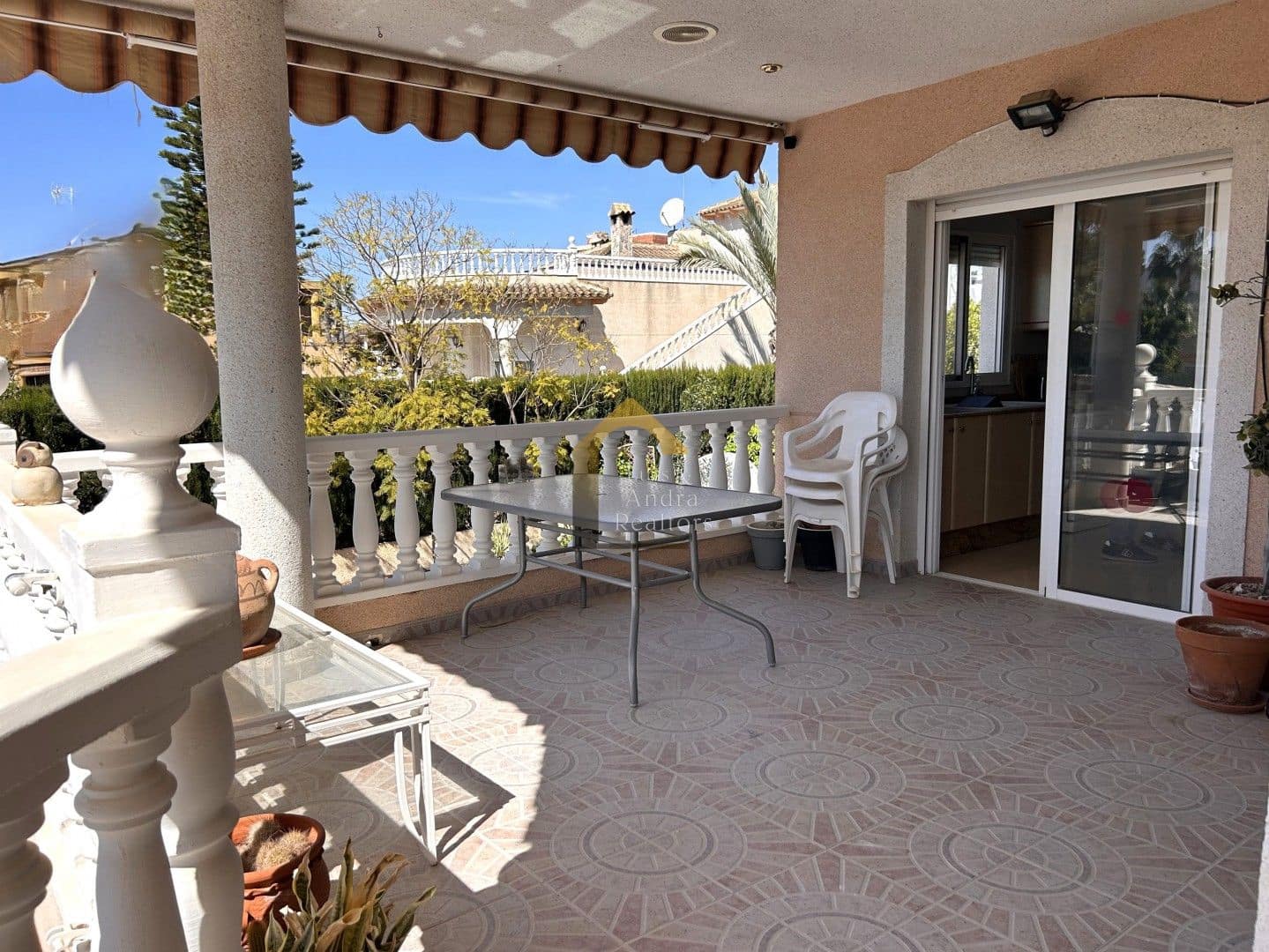 4 bedroom Villa for sale in Benferri with pool garage - € 279,000 (Ref: 9731565)