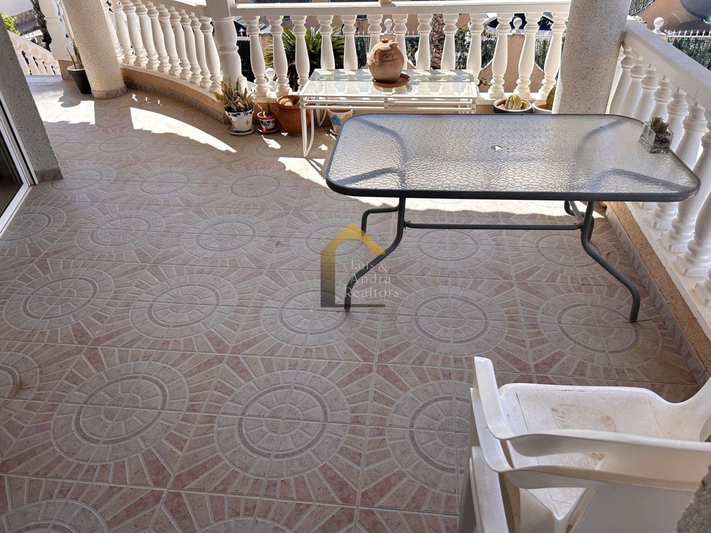 4 bedroom Villa for sale in Benferri with pool garage - € 279,000 (Ref: 9731565)