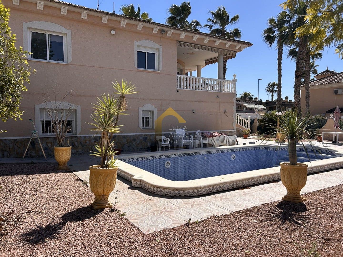 4 bedroom Villa for sale in Benferri with pool garage - € 279,000 (Ref: 9731565)
