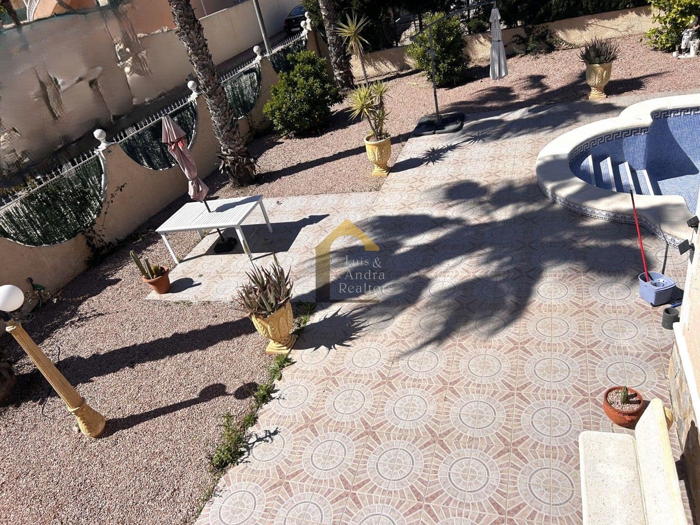 4 bedroom Villa for sale in Benferri with pool garage - € 279,000 (Ref: 9731565)